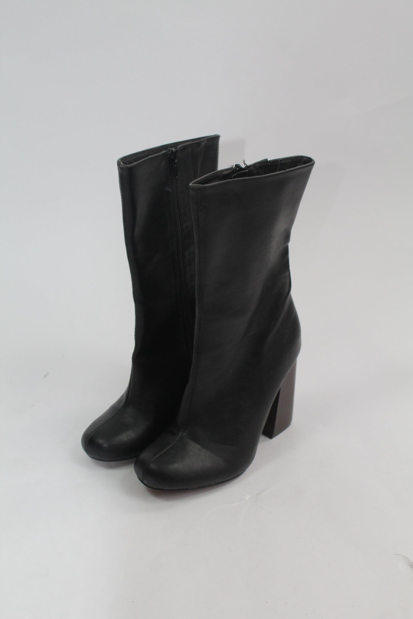 Pending Brand/Shoes Size