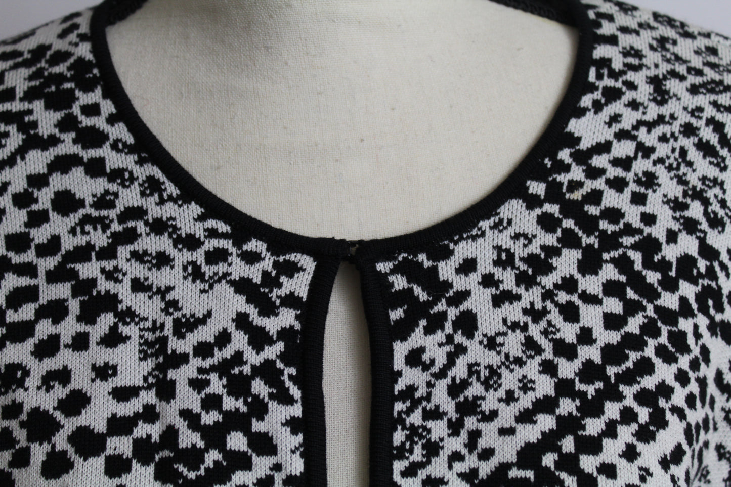 Women’s Calvin Klein Black & White Textured Knit Top – Size Large