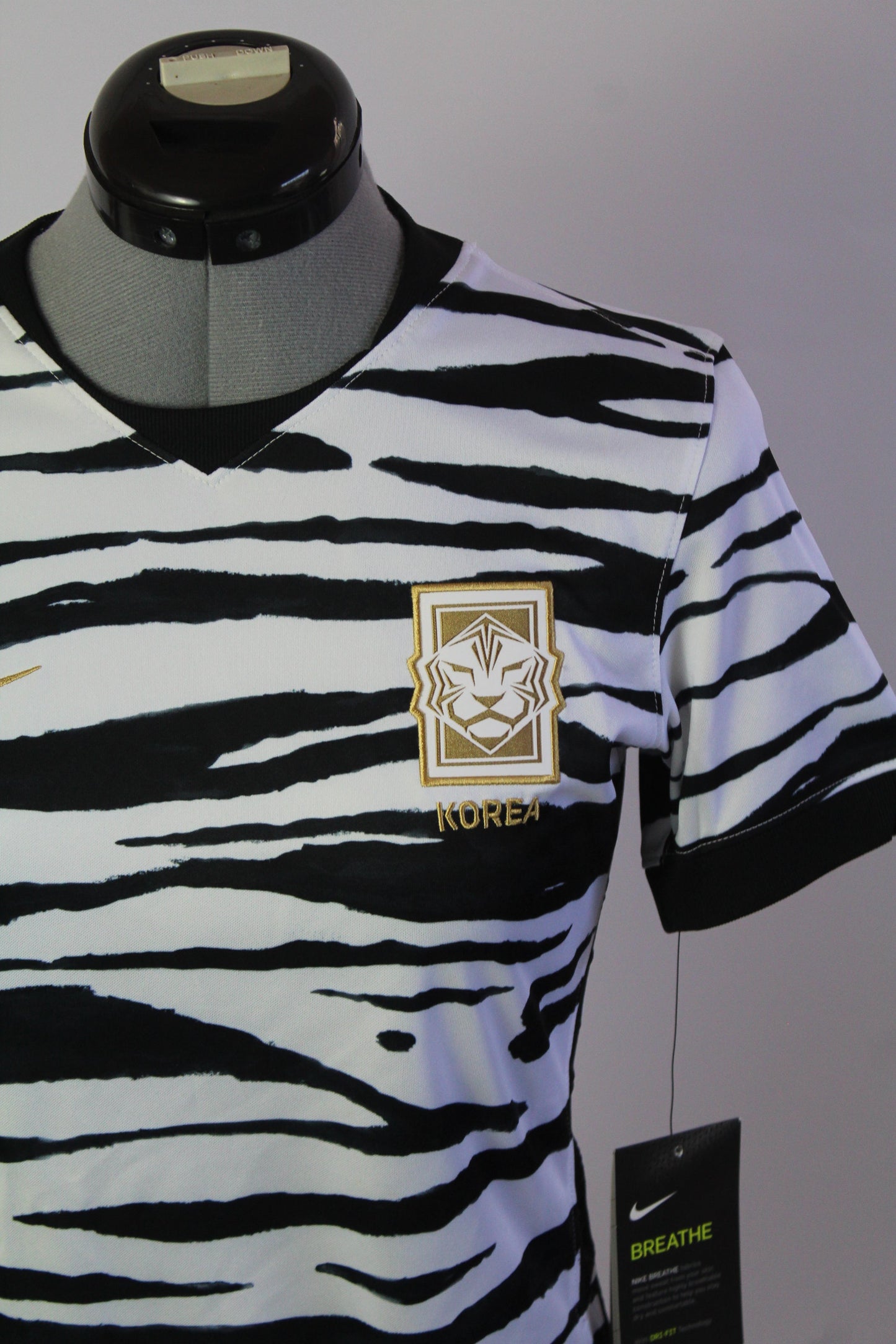 Nike Women Sports Zebra Top New with Tags - XS