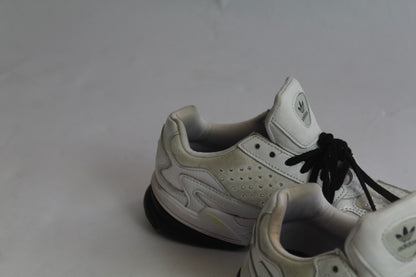 Women's Adidas Retro Fit Sneakers U.S. Size 6