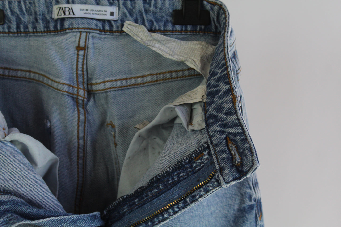 Zara Women's Light Wash Denim Size 4