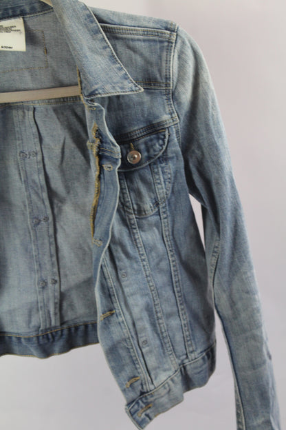 Women's Cropped Levi Denim Jacket Size Small