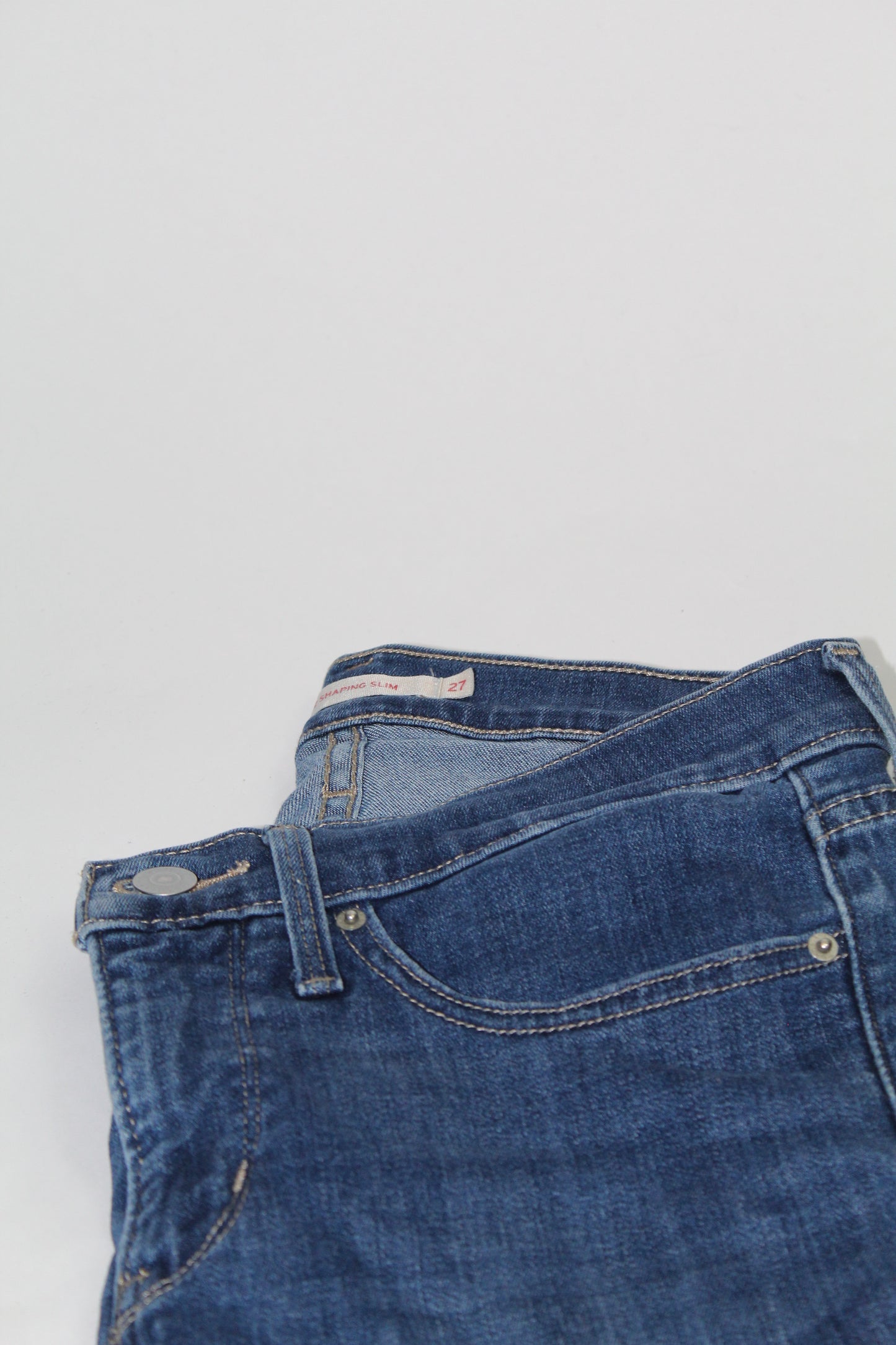 Women’s Dark Wash Slim Fit Levi's Stretch Jeans – Size 27