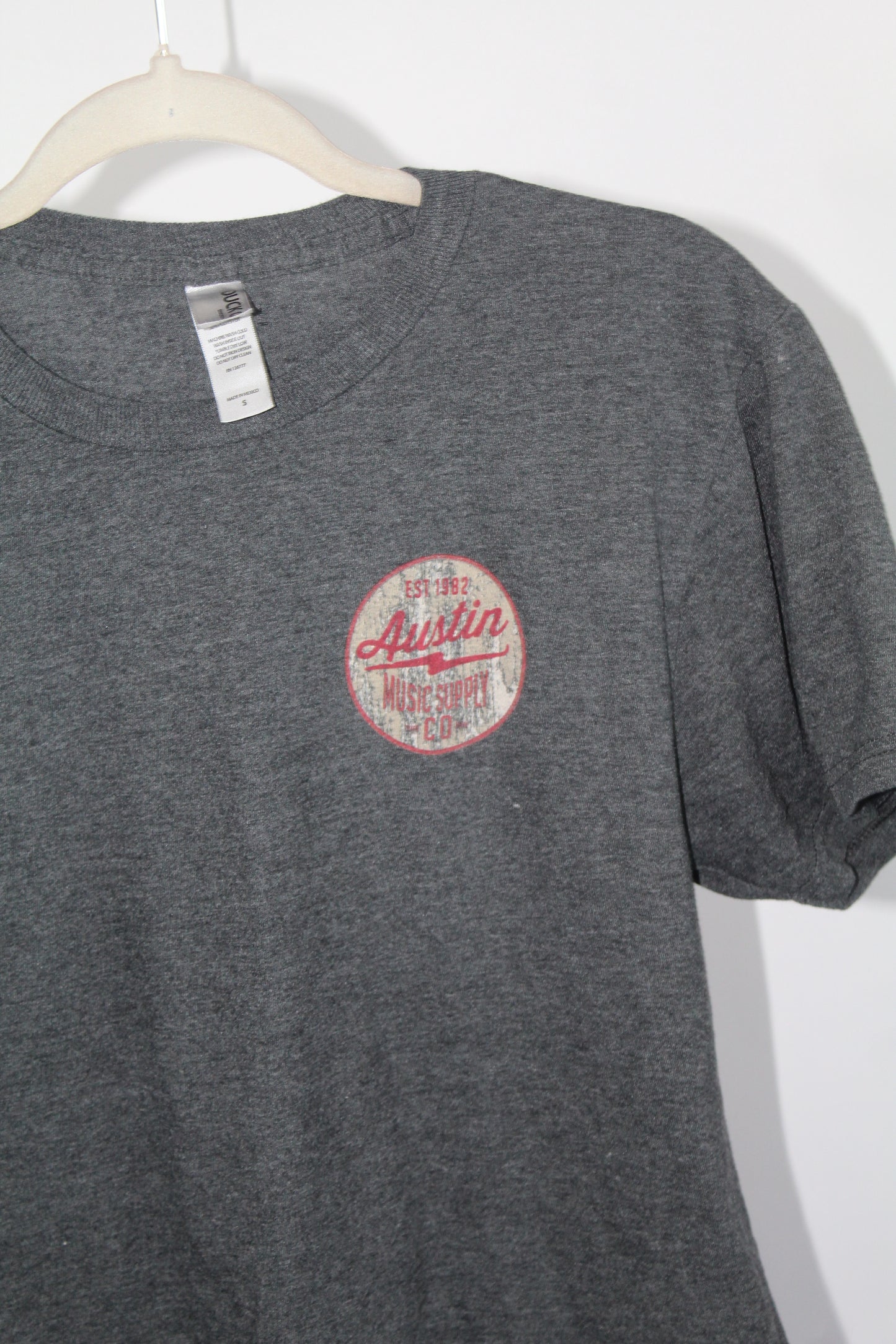 Men's Austin Texas Gray Top Size Small