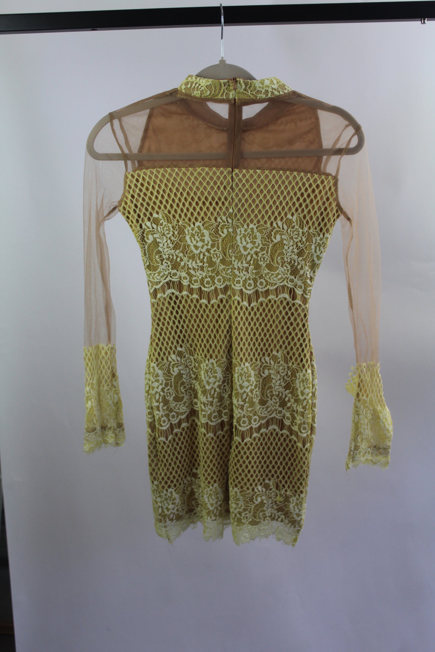 Yellow/Tan Lace Women's Mini Long Sleeve Dress Size 6