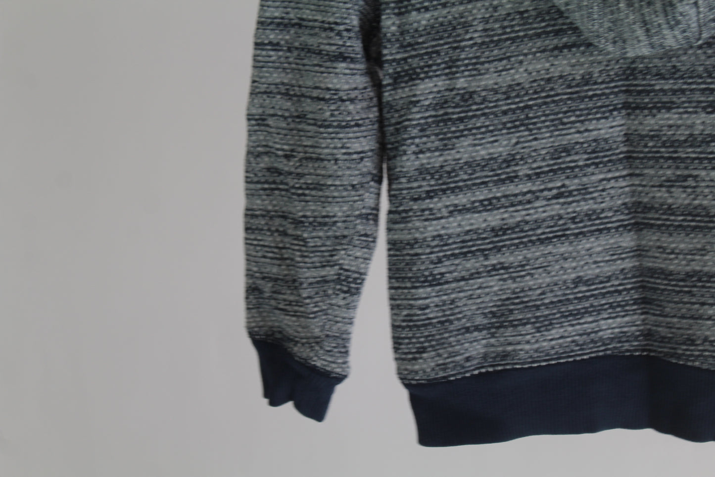 Boys Old Navy Crew Neck Sweatshirt Size 5T/5A