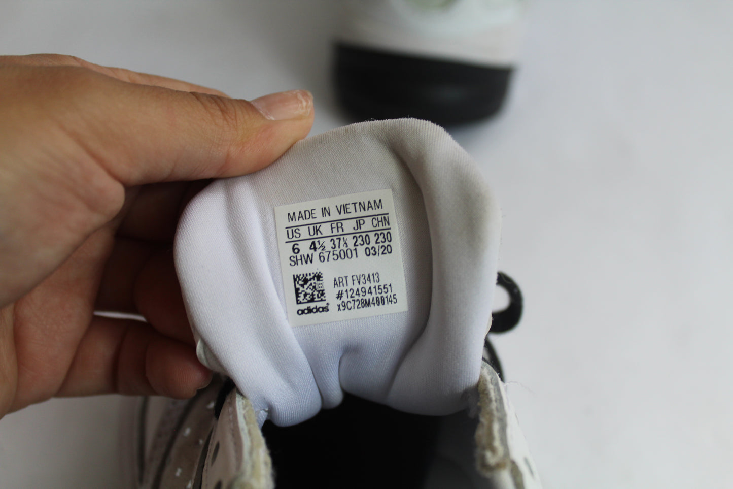 Women's Adidas Retro Fit Sneakers U.S. Size 6