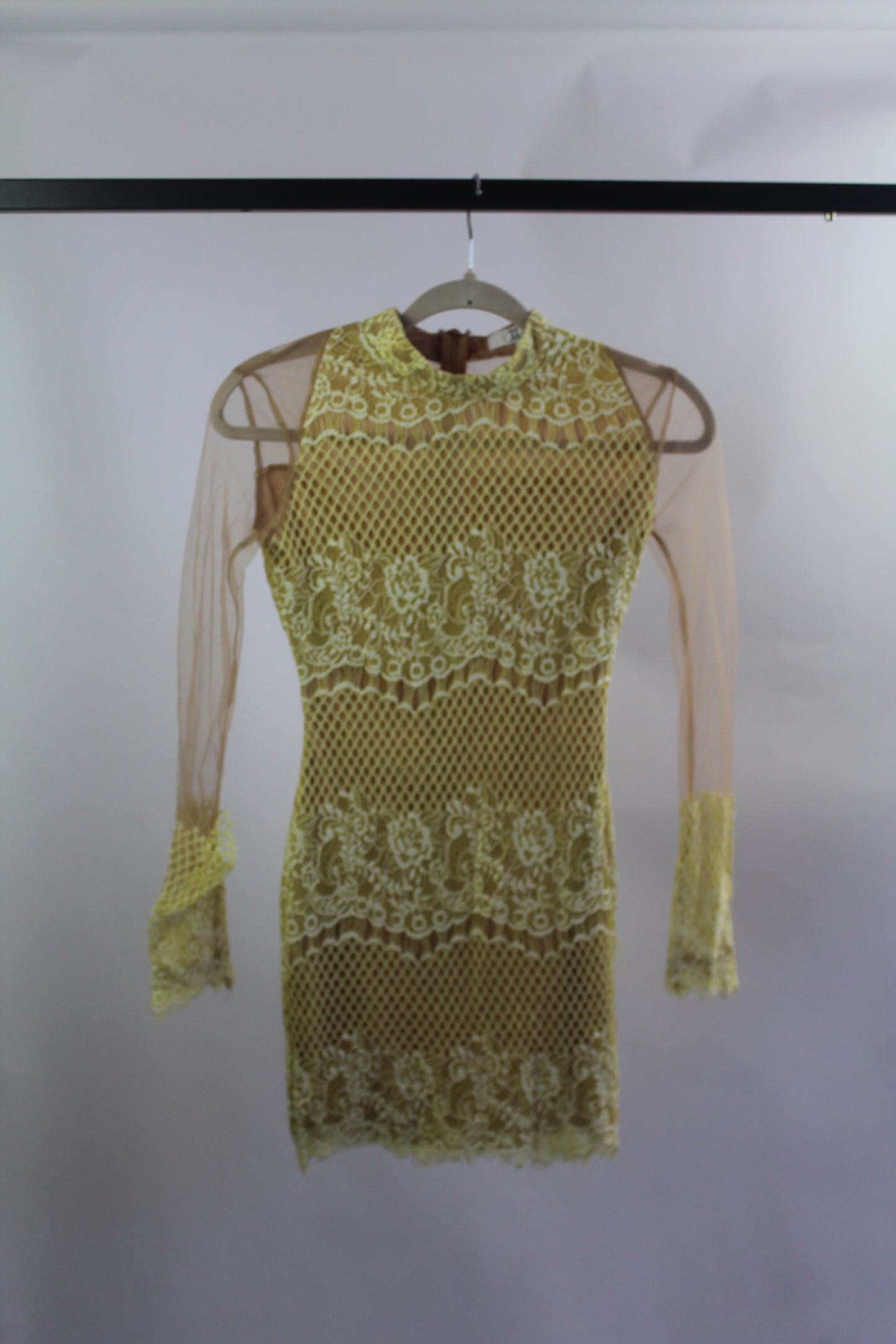 Yellow/Tan Lace Women's Mini Long Sleeve Dress Size 6