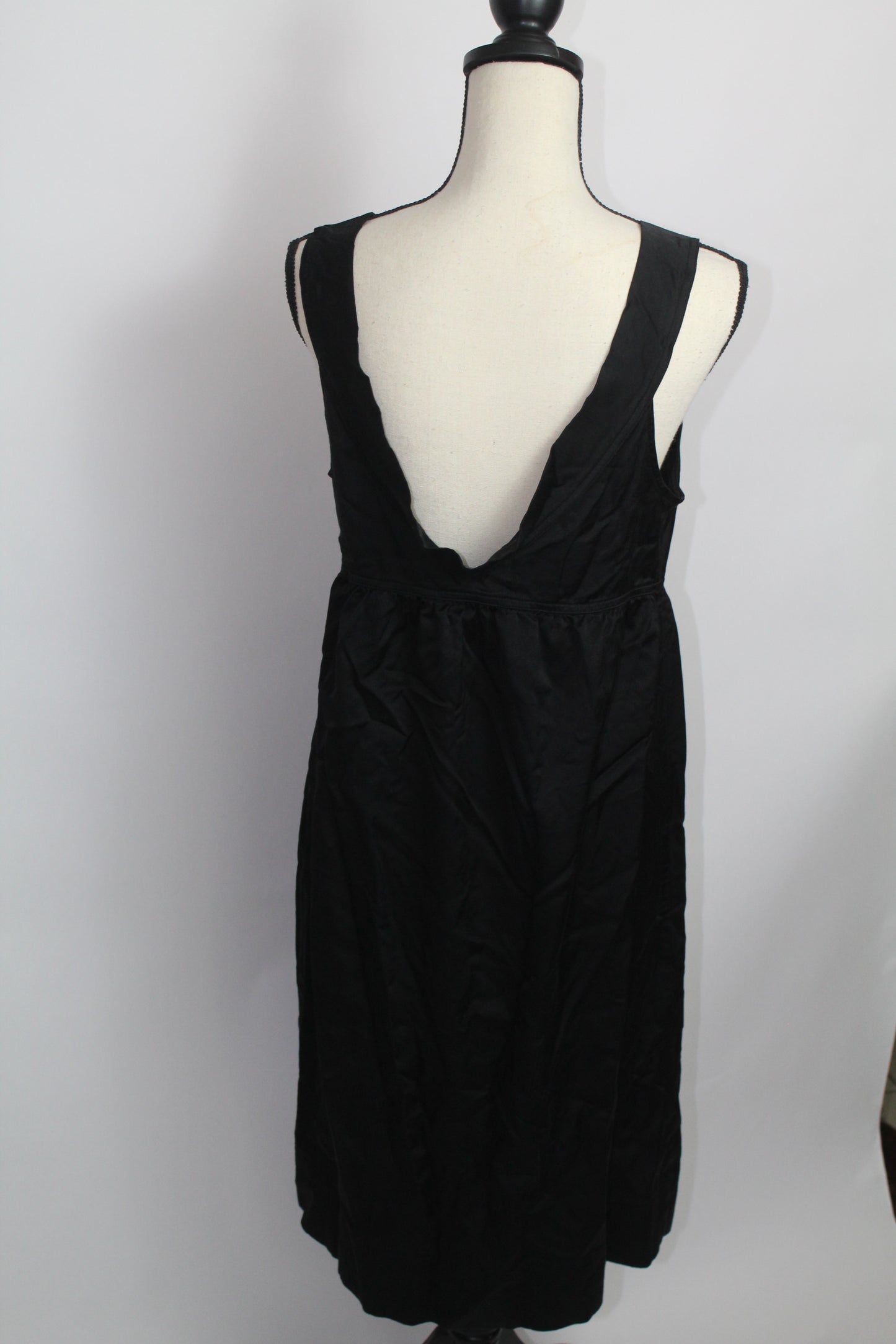 Women’s Black Sleeveless V-Neck Midi Dress – Size Medium