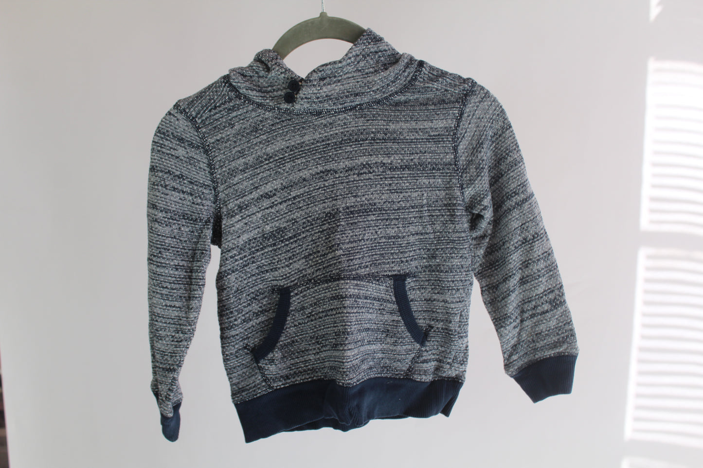 Boys Old Navy Crew Neck Sweatshirt Size 5T/5A