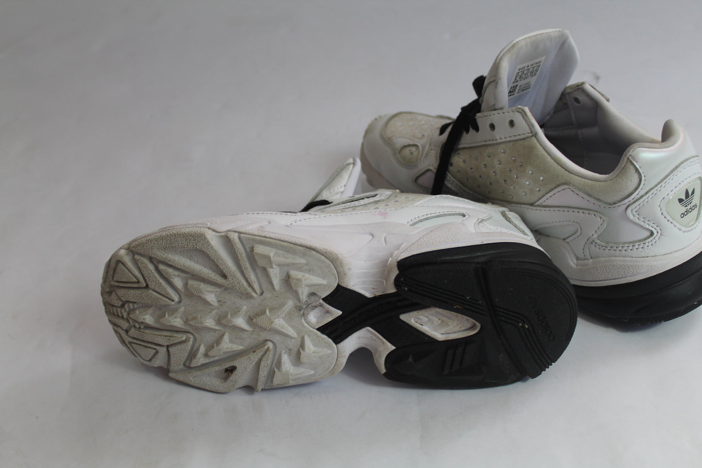 Women's Adidas Retro Fit Sneakers U.S. Size 6