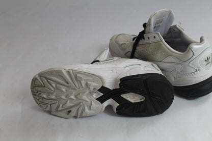 Women's Adidas Retro Fit Sneakers U.S. Size 6