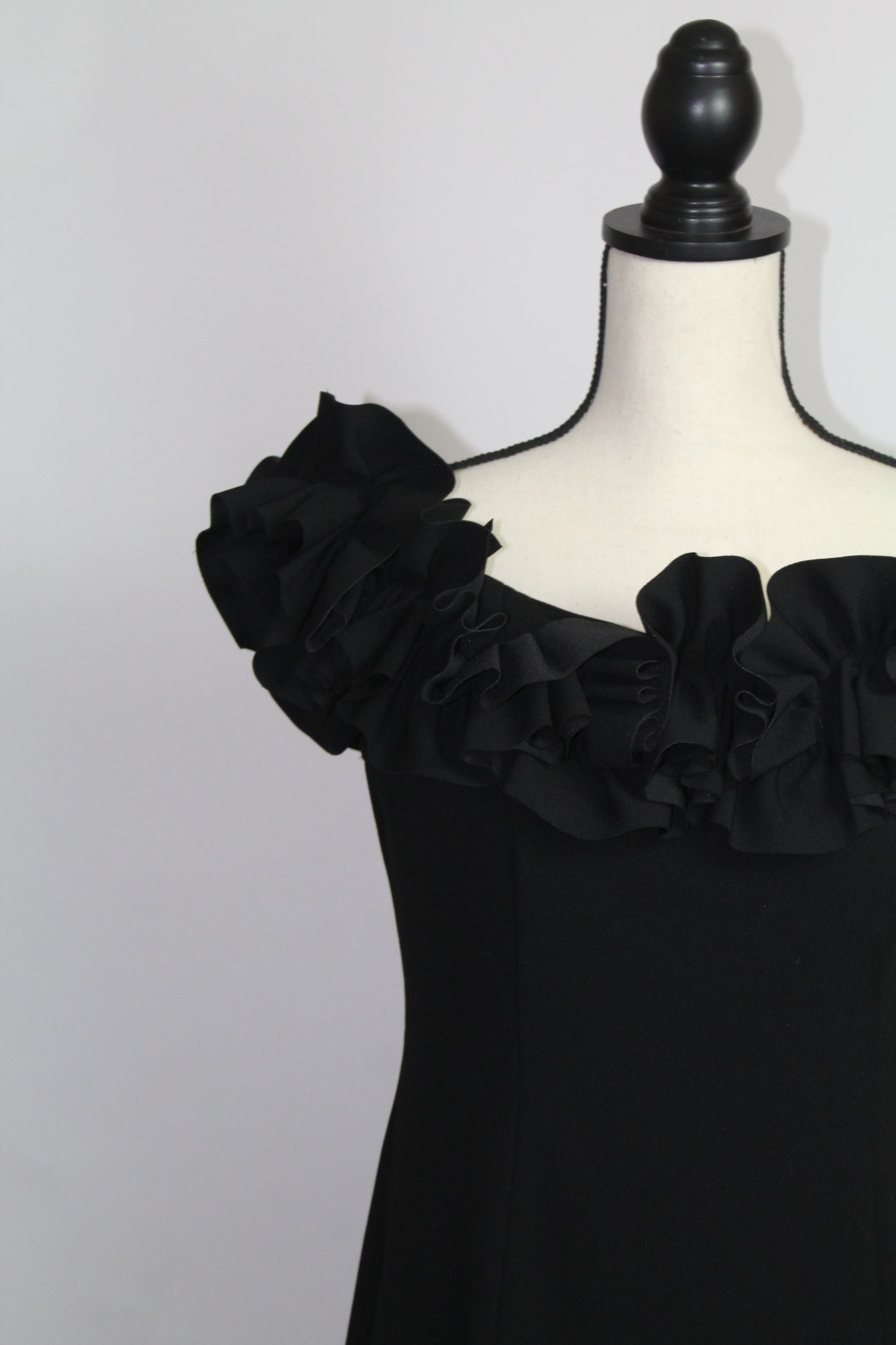 Women’s Calvin Klein Classic Black Sleeveless Dress – Size 6