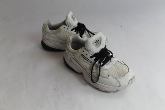 Women's Adidas Retro Fit Sneakers U.S. Size 6