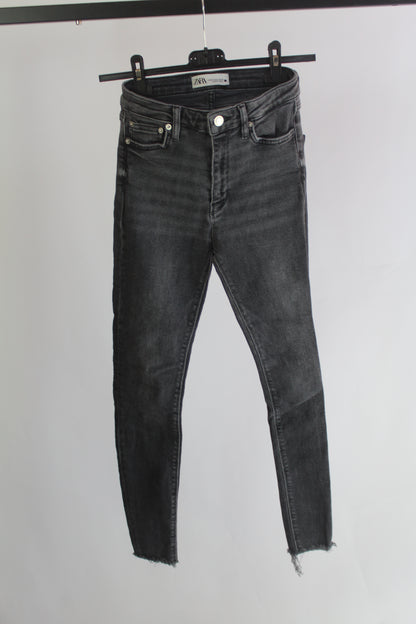 Zara Women's Black Dark Wash Skinny Jeans Size 2