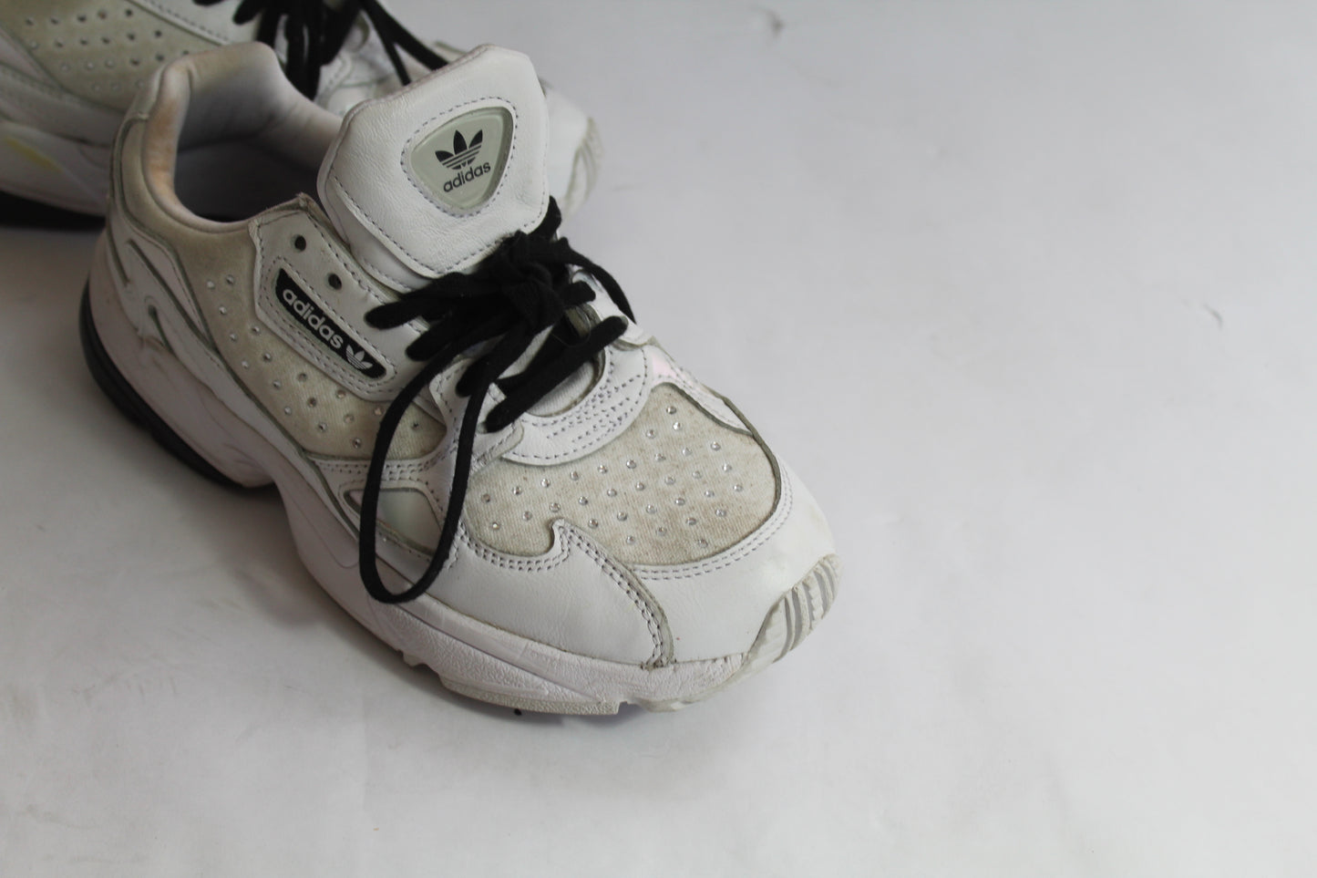 Women's Adidas Retro Fit Sneakers U.S. Size 6