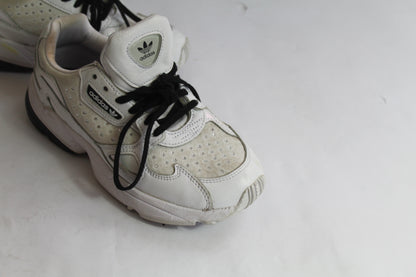 Women's Adidas Retro Fit Sneakers U.S. Size 6