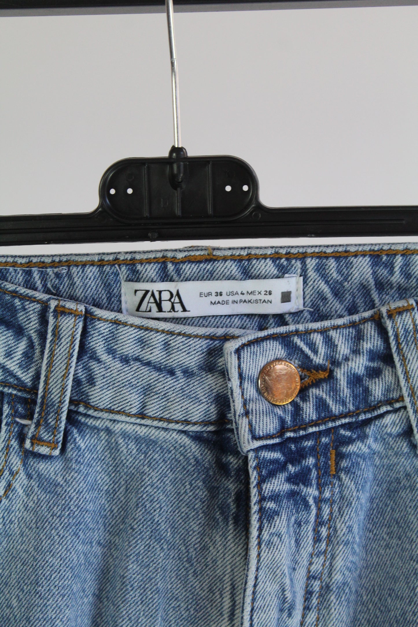Zara Women's Light Wash Denim Size 4