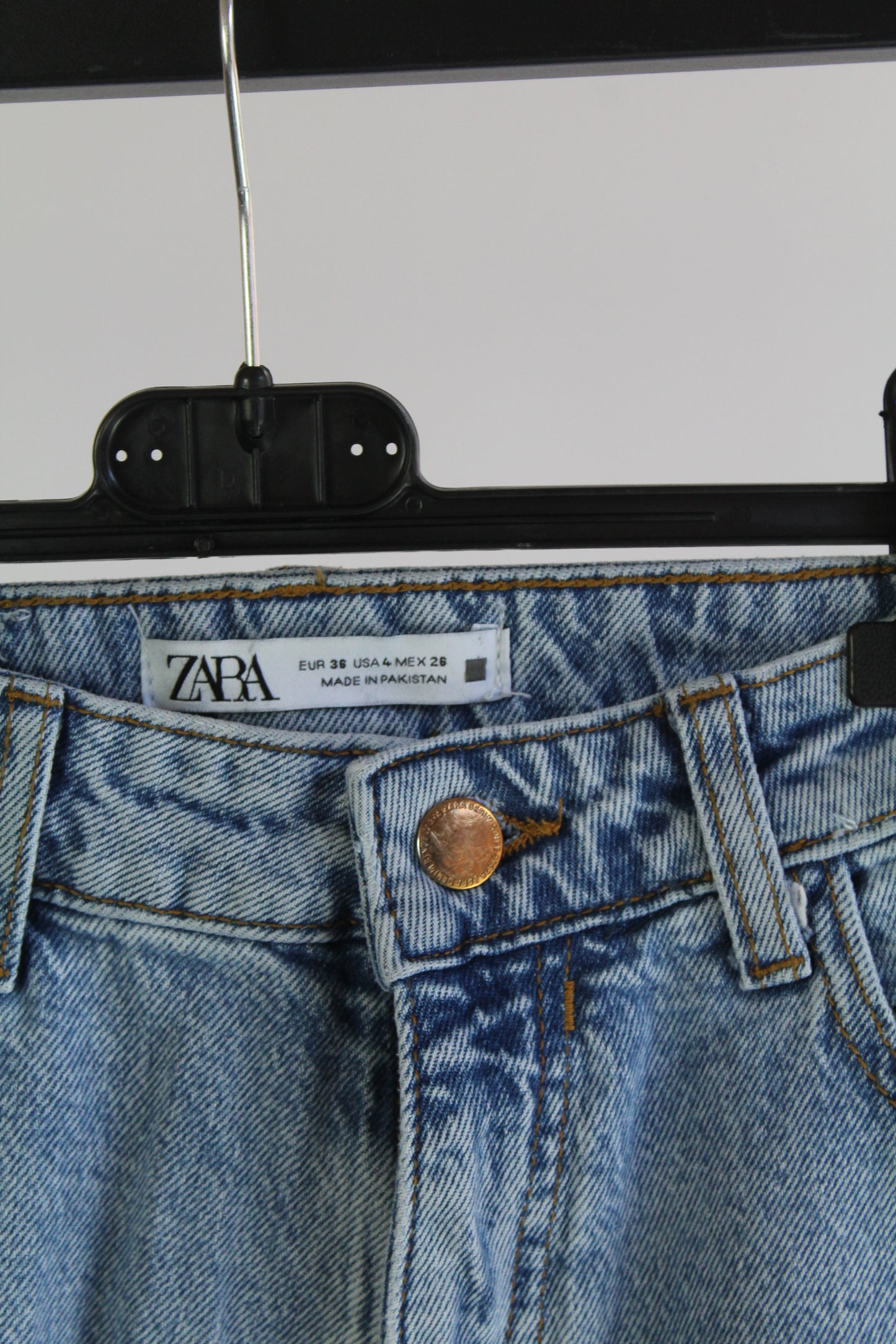 Zara Women's Light Wash Denim Size 4