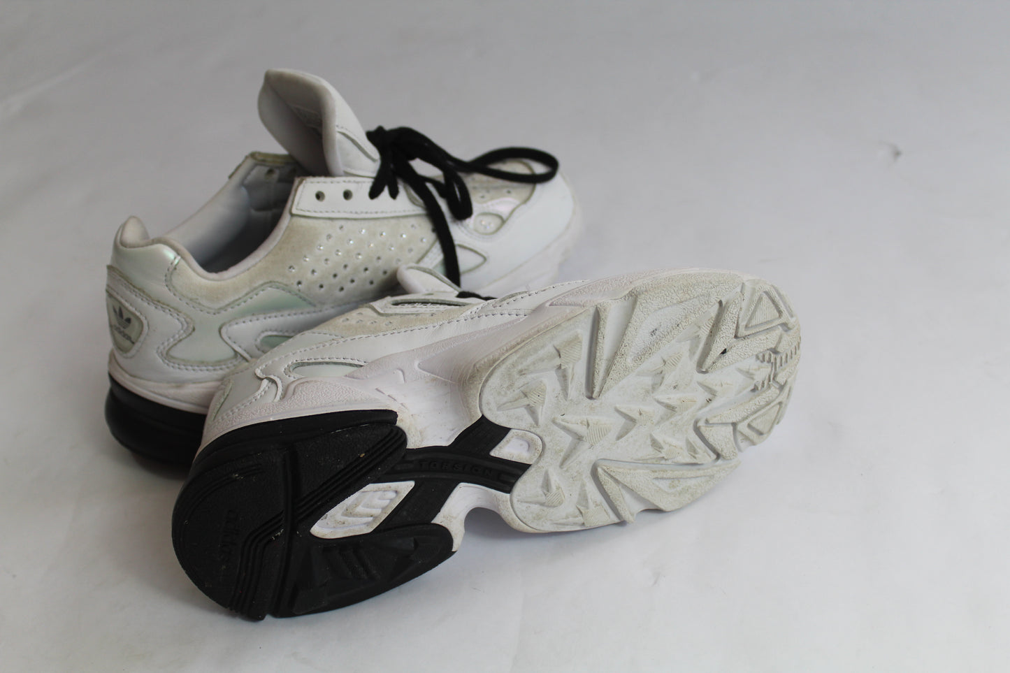 Women's Adidas Retro Fit Sneakers U.S. Size 6