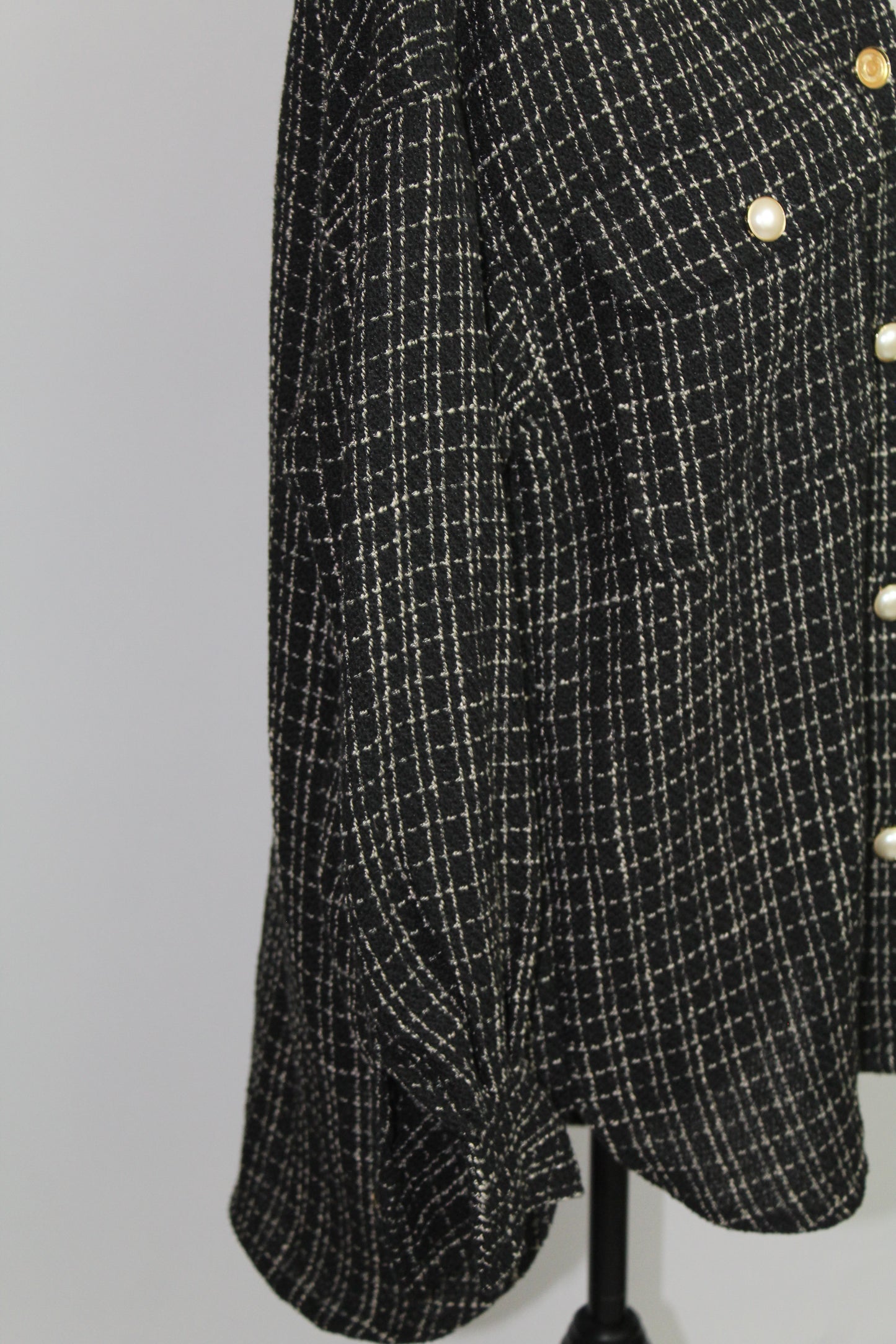 Women’s H&M Black & White Textured Knit Sweater – Size XS