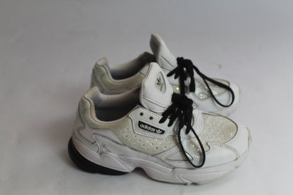 Women's Adidas Retro Fit Sneakers U.S. Size 6