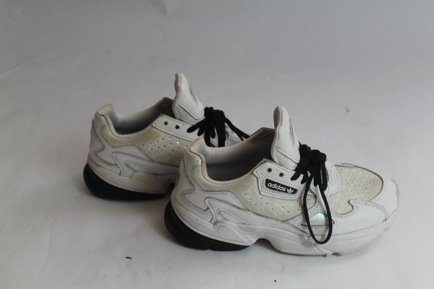 Women's Adidas Retro Fit Sneakers U.S. Size 6