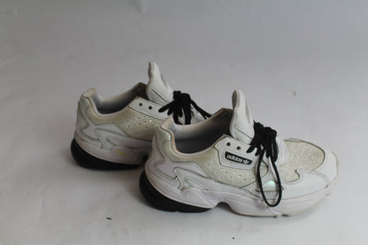 Women's Adidas Retro Fit Sneakers U.S. Size 6