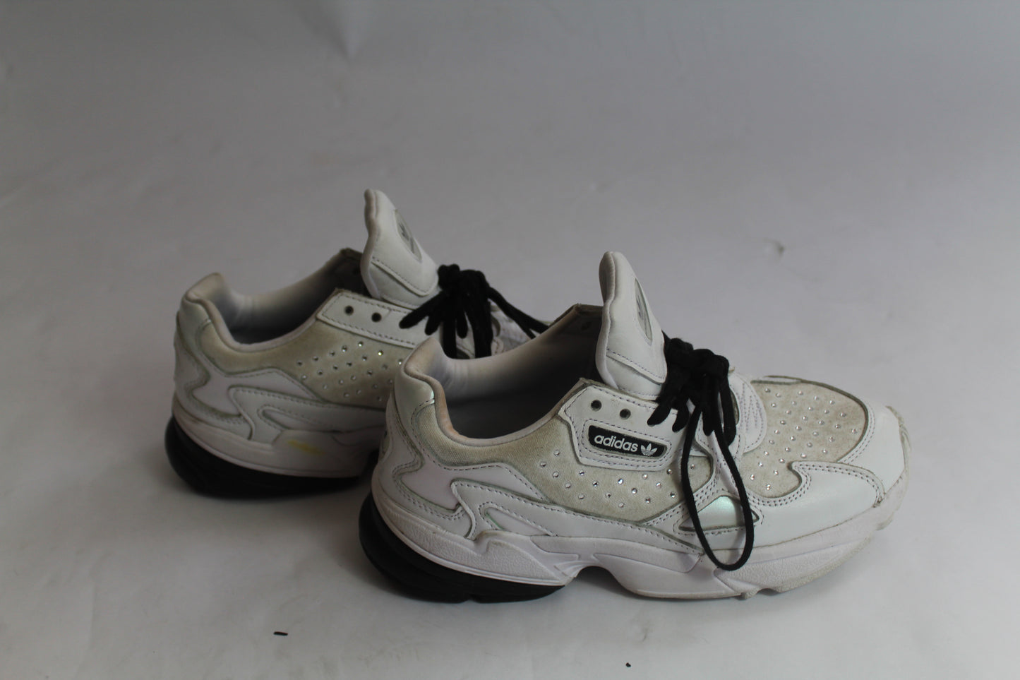 Women's Adidas Retro Fit Sneakers U.S. Size 6