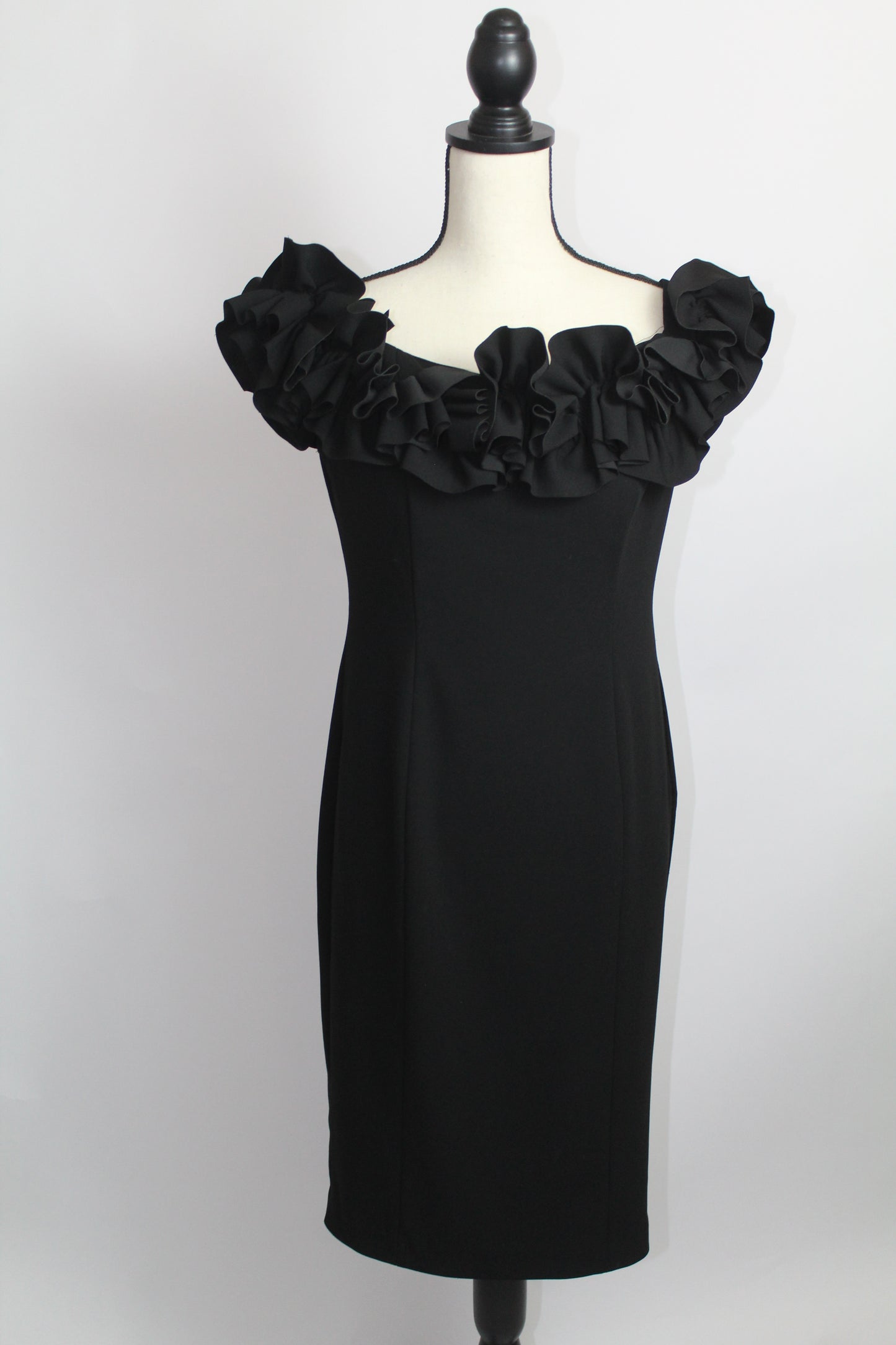 Women’s Calvin Klein Classic Black Sleeveless Dress – Size 6