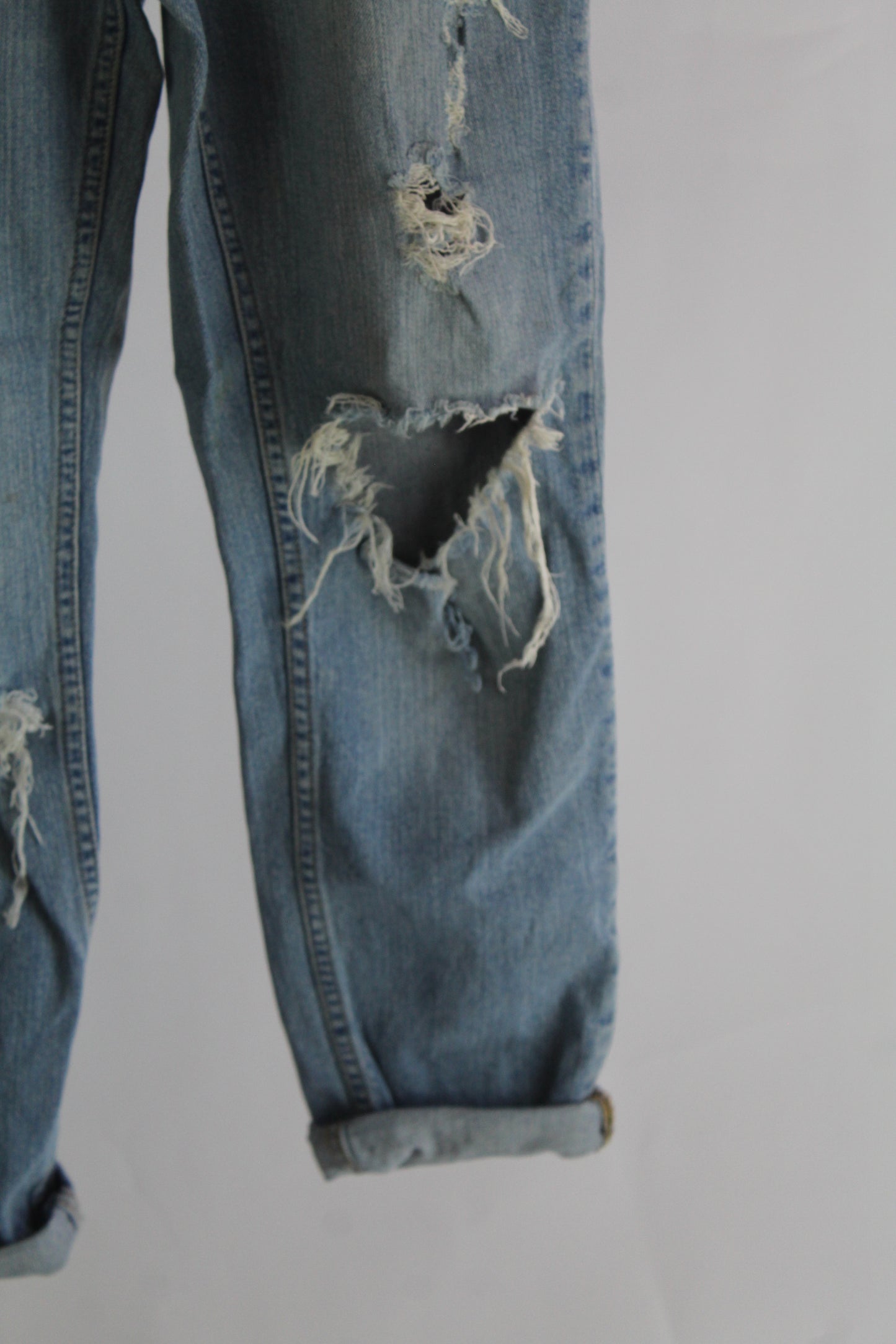 BDG Women's Light Wash Distressed Denim Super Skinny Size 6