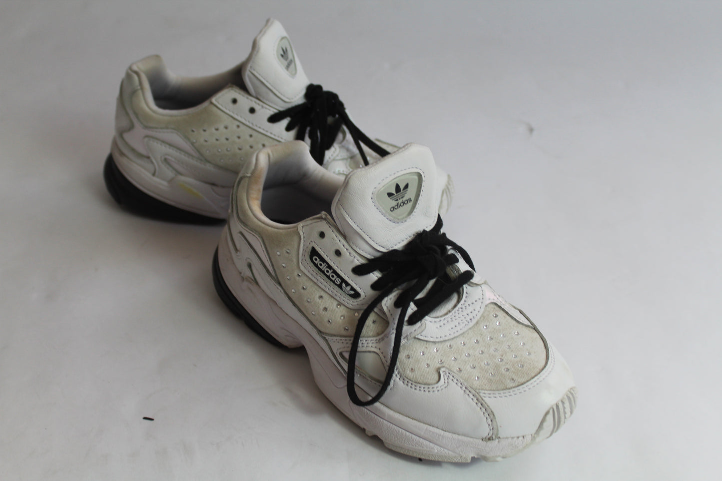 Women's Adidas Retro Fit Sneakers U.S. Size 6