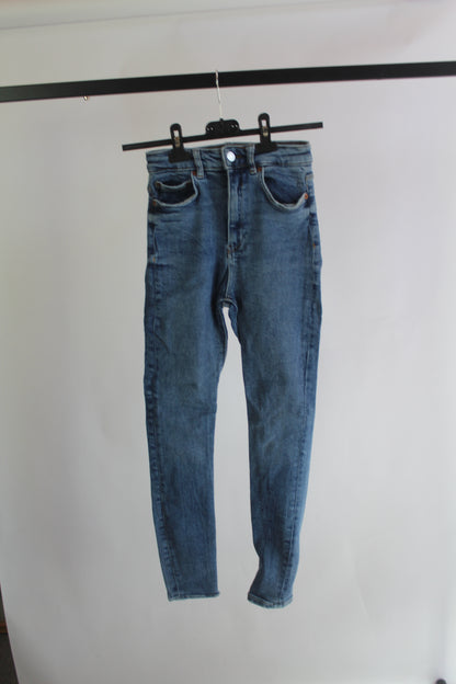 Zara Women's Medium Wash Denim Skinny Jeans Size 2