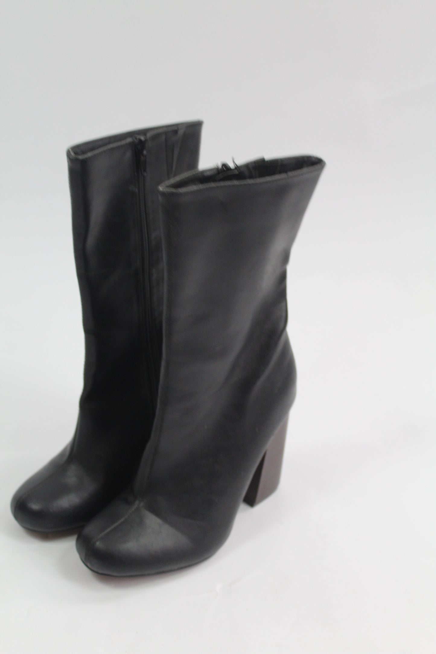 Pending Brand/Shoes Size