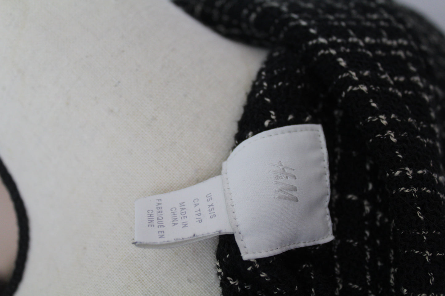 Women’s H&M Black & White Textured Knit Sweater – Size XS