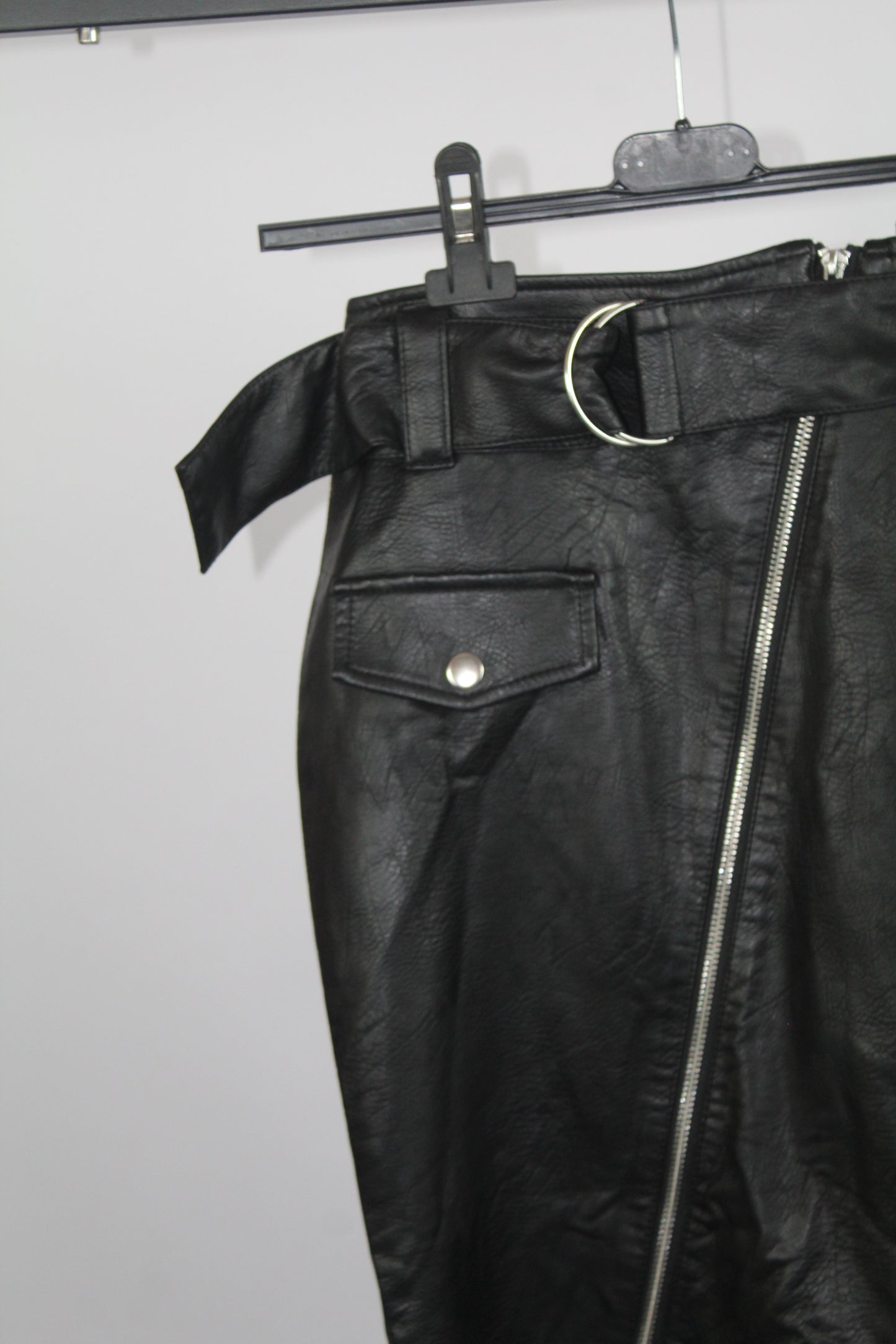 Women's HM Black Pencil Pleather Skirt Size 4