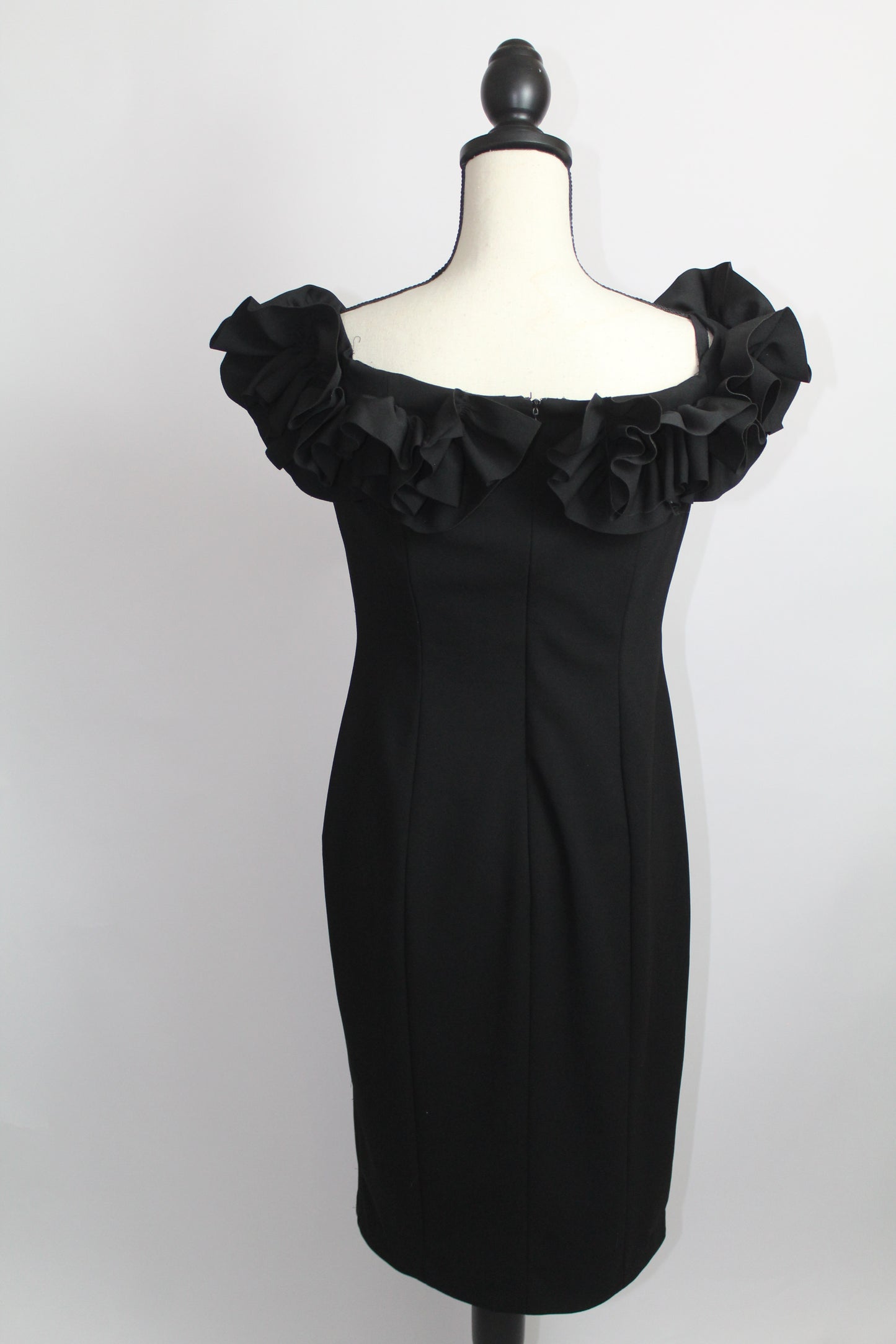 Women’s Calvin Klein Classic Black Sleeveless Dress – Size 6