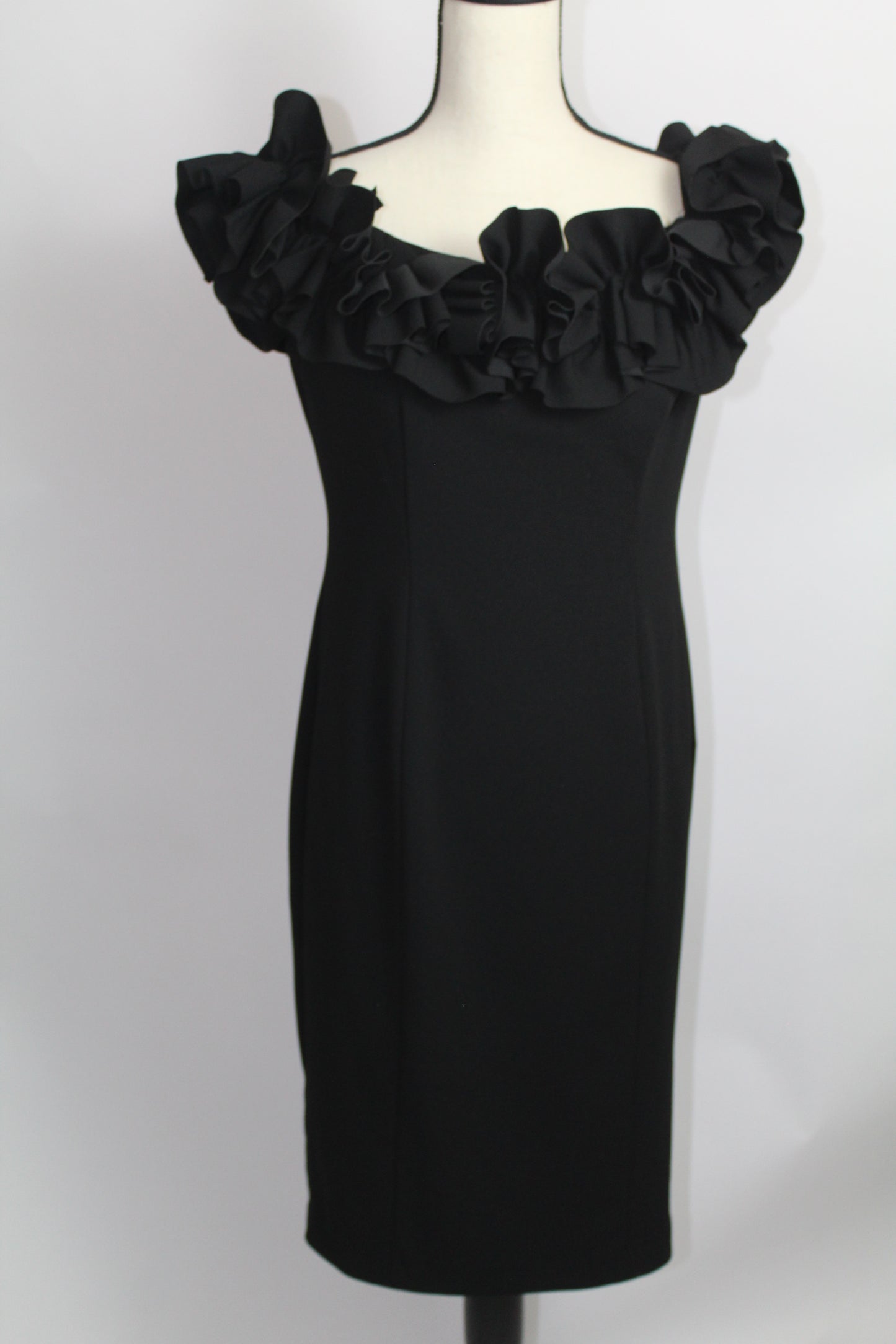 Women’s Calvin Klein Classic Black Sleeveless Dress – Size 6