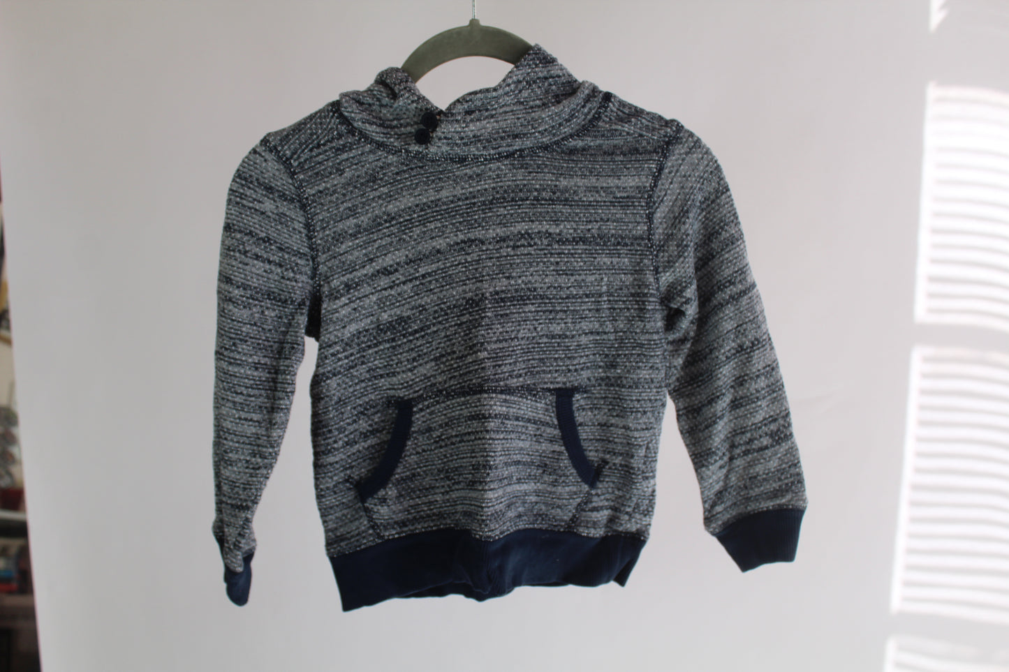 Boys Old Navy Crew Neck Sweatshirt Size 5T/5A