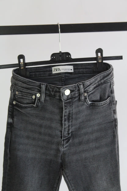 Zara Women's Black Dark Wash Skinny Jeans Size 2