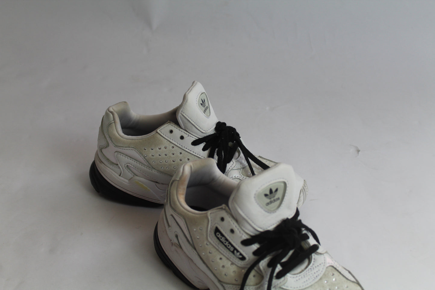 Women's Adidas Retro Fit Sneakers U.S. Size 6