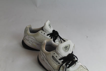 Women's Adidas Retro Fit Sneakers U.S. Size 6