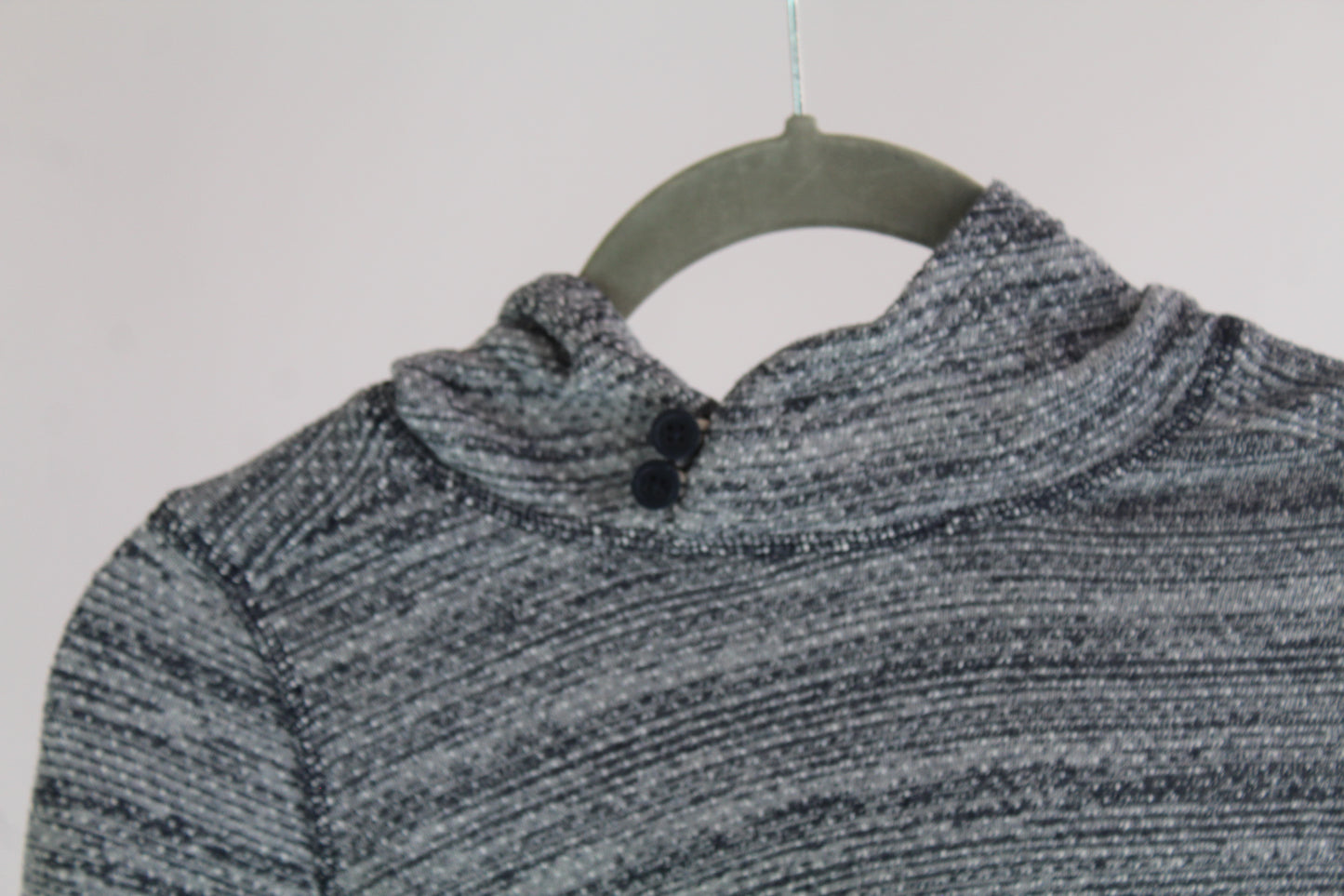 Boys Old Navy Crew Neck Sweatshirt Size 5T/5A