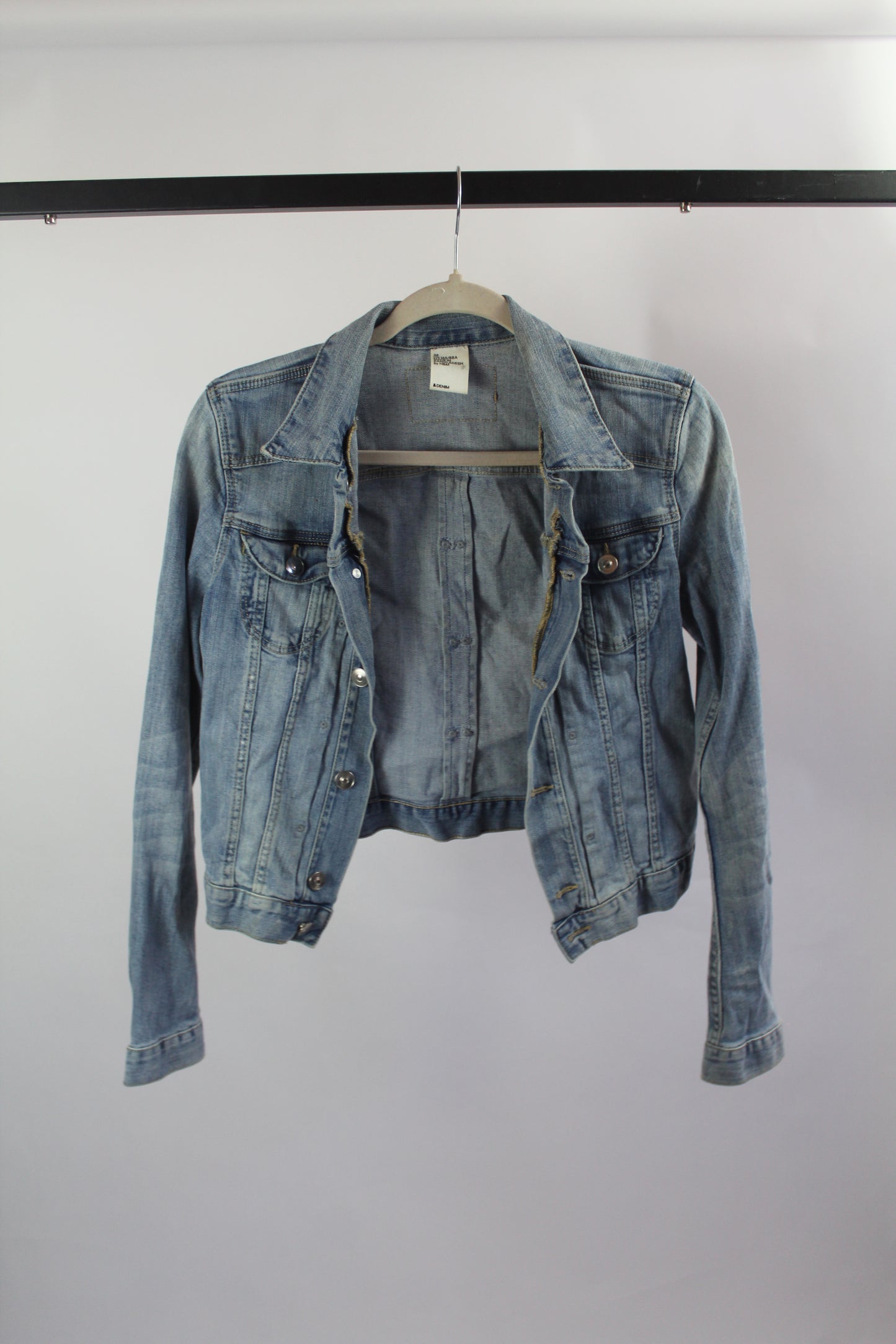 Women's Cropped Levi Denim Jacket Size Small