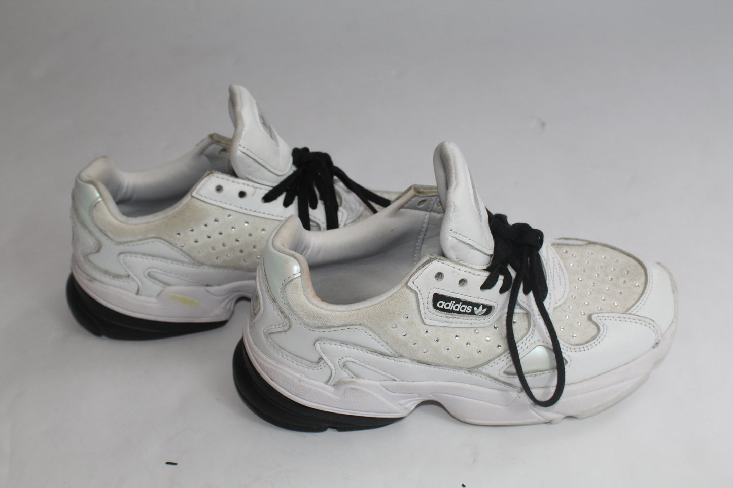 Women's Adidas Retro Fit Sneakers U.S. Size 6