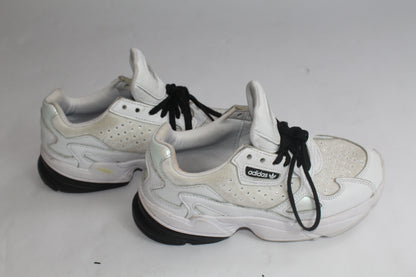 Women's Adidas Retro Fit Sneakers U.S. Size 6