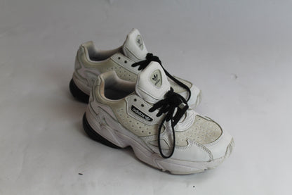 Women's Adidas Retro Fit Sneakers U.S. Size 6