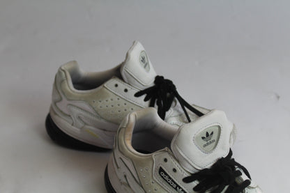 Women's Adidas Retro Fit Sneakers U.S. Size 6